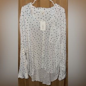 NEW- COMO BLU Women's Top Heart Print Button-Up Roll Tab Sleeve